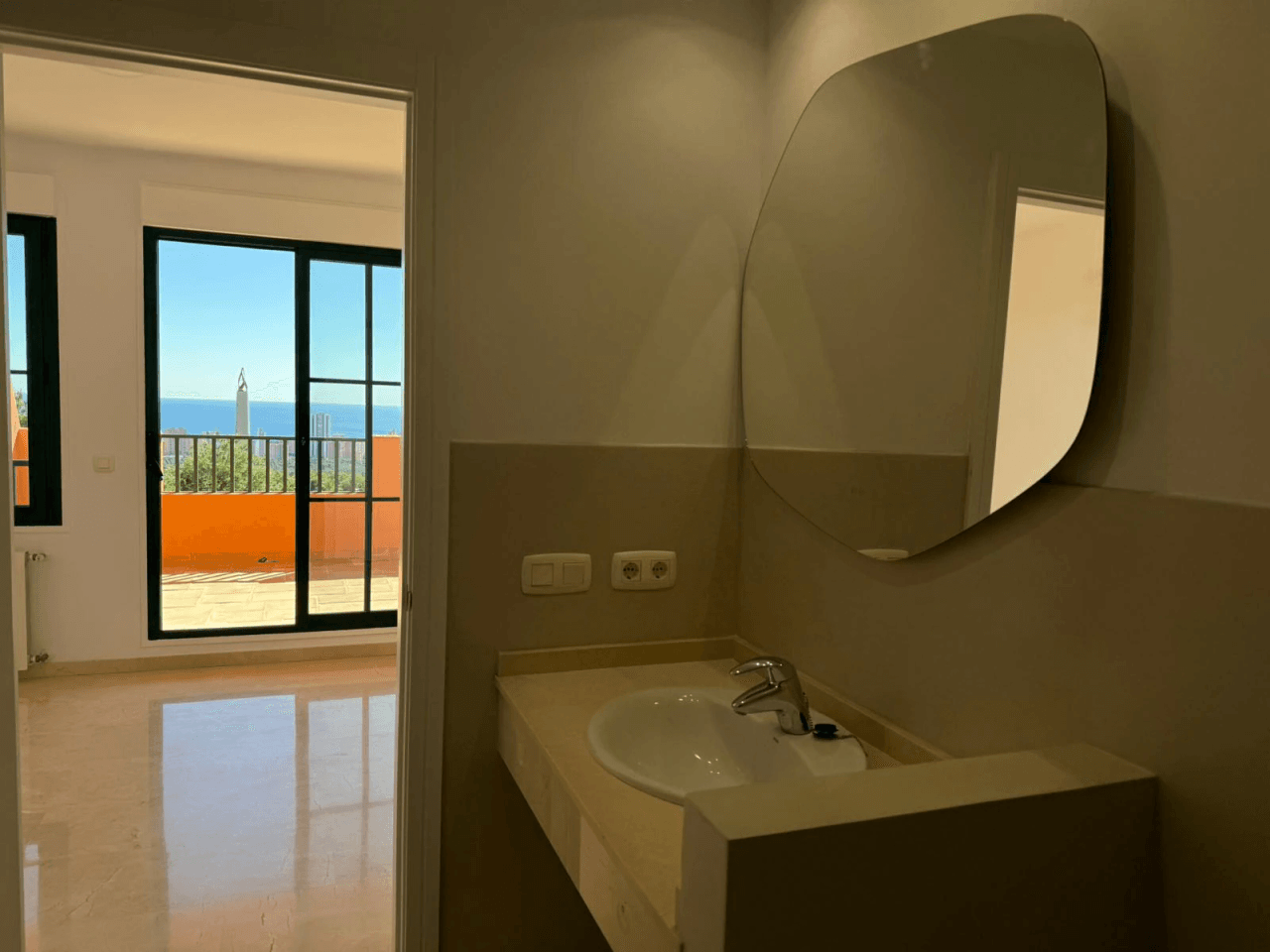 Appartement mit spektakulärem Blick auf das Meer und Benidorm.