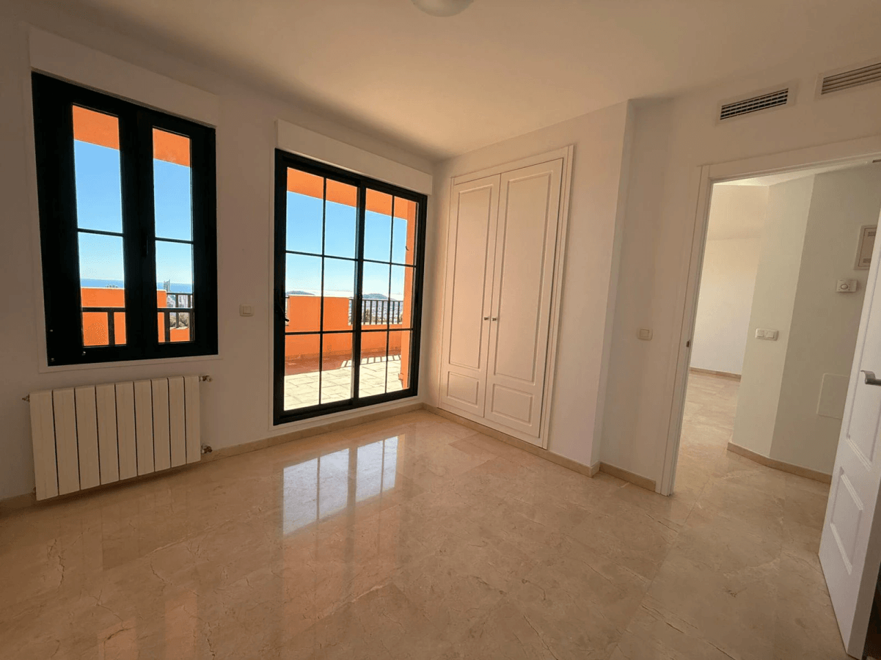 Appartement mit spektakulärem Blick auf das Meer und Benidorm.