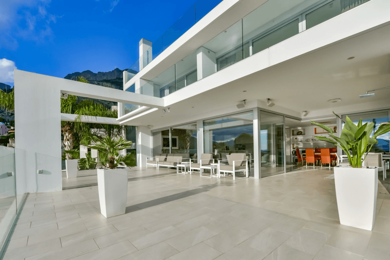 Modern luxury villa with panoramic views of the Mediterranean Sea in the prestigious Sierra de Altea.
