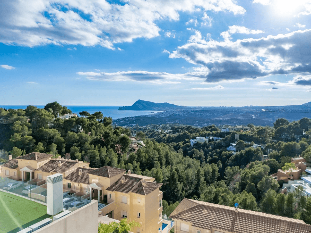 Modern luxury villa with panoramic views of the Mediterranean Sea in the prestigious Sierra de Altea.