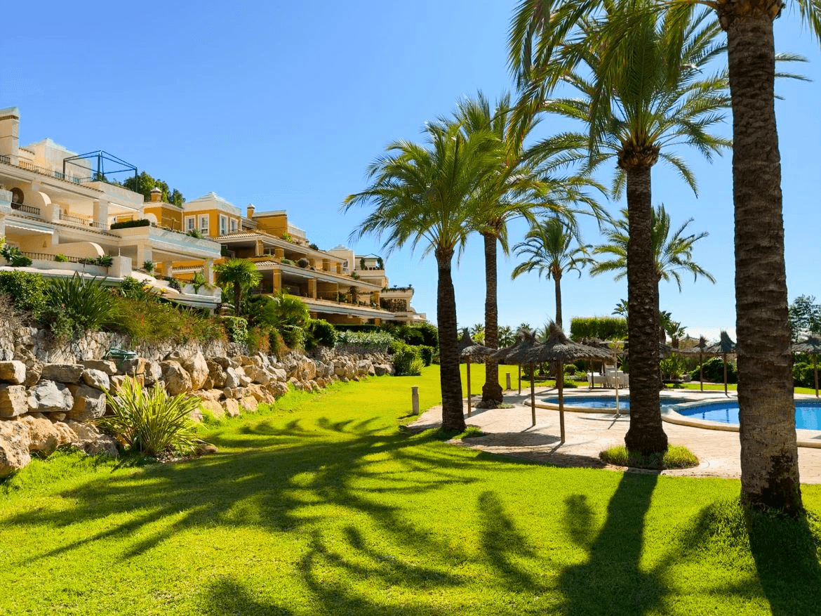 Apartment with large terrace and sea views in Altea Hills