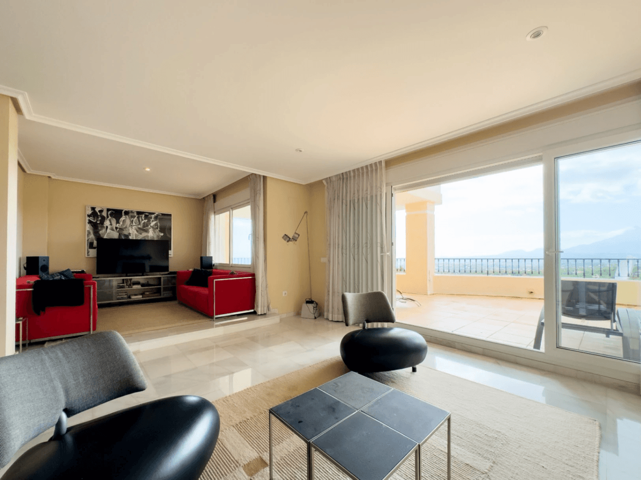 Apartment with large terrace and sea views in Altea Hills