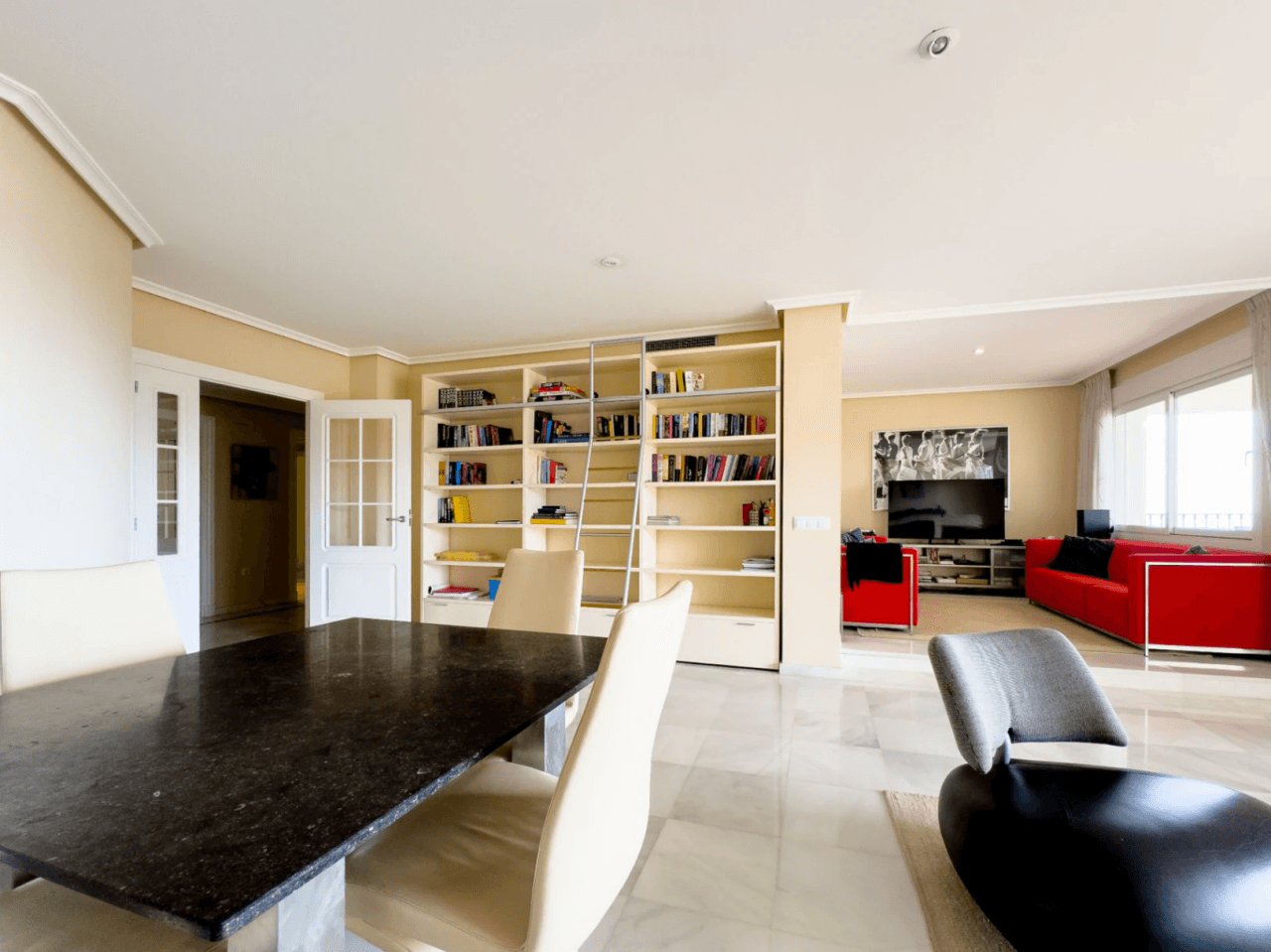 Apartment with large terrace and sea views in Altea Hills