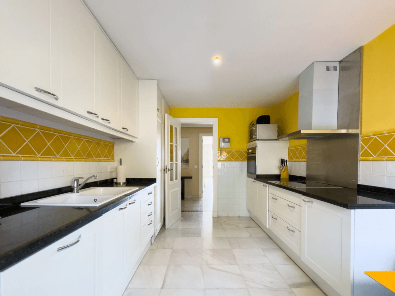 Apartment with large terrace and sea views in Altea Hills