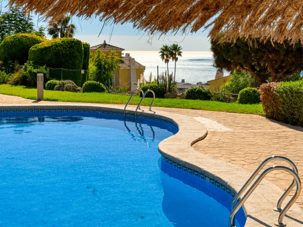 Apartment with large terrace and sea views in Altea Hills