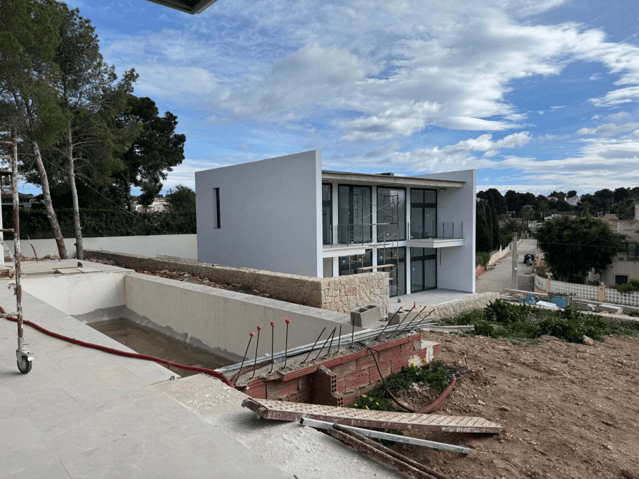Moderne villa under bygging med utsikt over Peñon de Ifach i Calpe