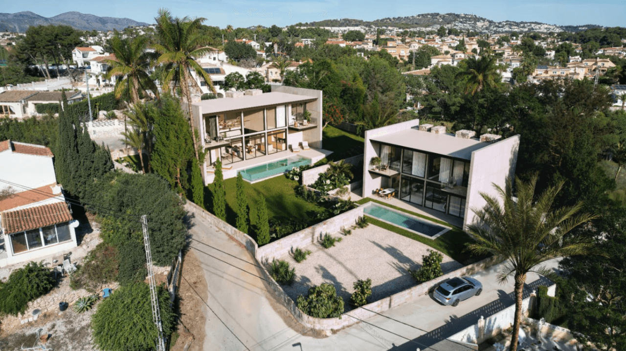 Moderne villa under bygging med utsikt over Peñon de Ifach i Calpe