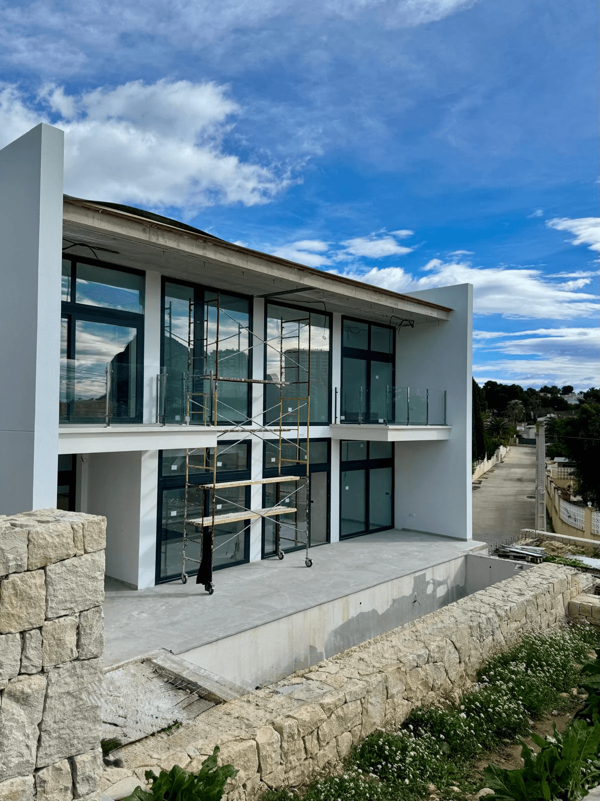 Moderne villa under bygging med utsikt over Peñon de Ifach i Calpe