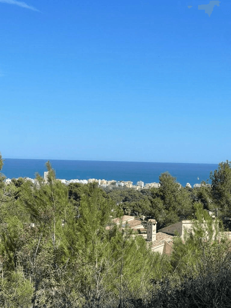 Grundstück zu verkaufen in Jávea mit genehmigtem Projekt und Baugenehmigung.